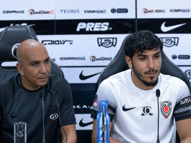 Alex Santana é apresentado no Corinthians ao lado da família: 'Tenho orgulho em vestir esta camisa'